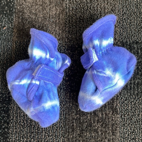 2 Pair Vintage Tie Dye Cotton Baby Booties NEWBORN UNISEX 90's Y2K - Picture 5 of 9